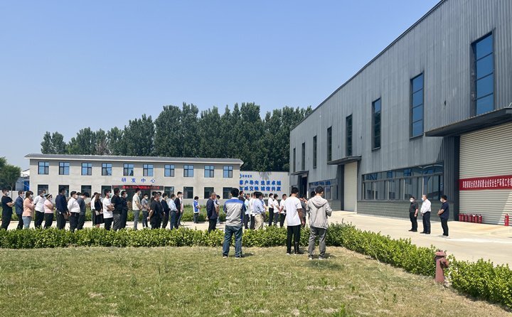 鄭路鎮(zhèn)領導選擇山東汘沄作為全鎮(zhèn)消防應急演練示范現(xiàn)場，開展以“消除事故隱患、筑牢安全防線”為主題的消防安全演練活動